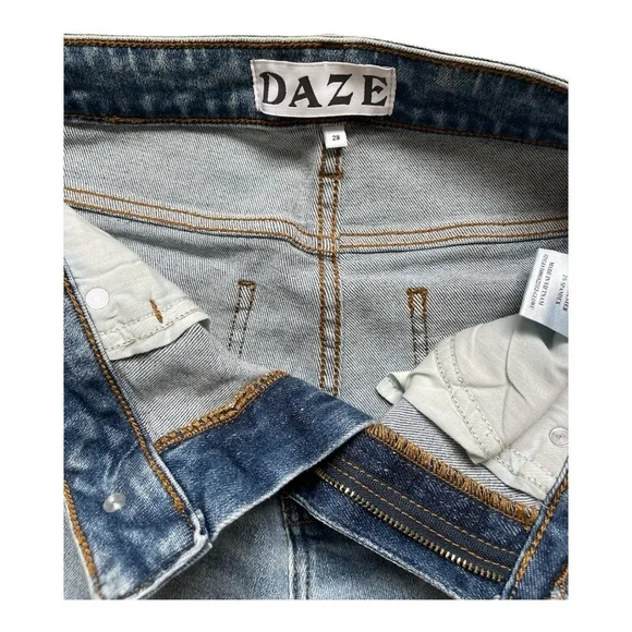 Daze Denim Lovergirl Distressed Jeans - Size 28 - Picture 5 of 7